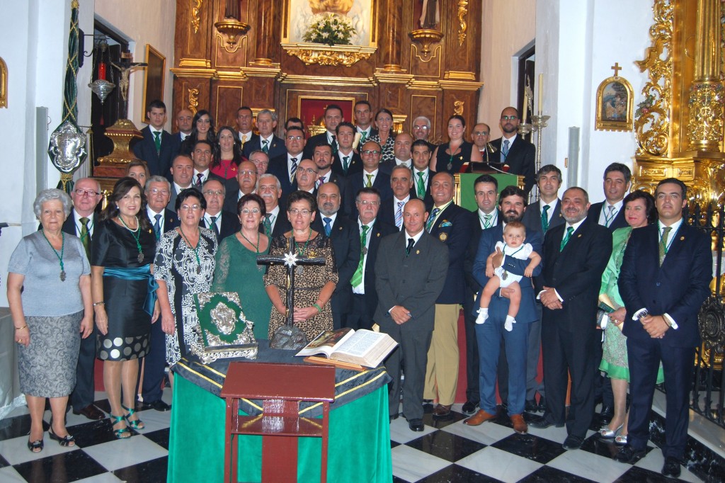 Junta de Gobierno 2014-2018 junto a Consejeros y Camareras