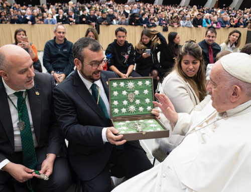 El papa Francisco recibe en audiencia a la Hermandad de la Vera+Cruz de Almogía